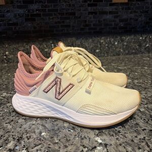 New Balance Fresh Foam Roav Women’s Running Shoes Size 7 Cream Leopard Purple